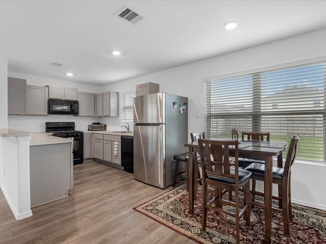 Building Photo - 1202 Silver Fir Ct