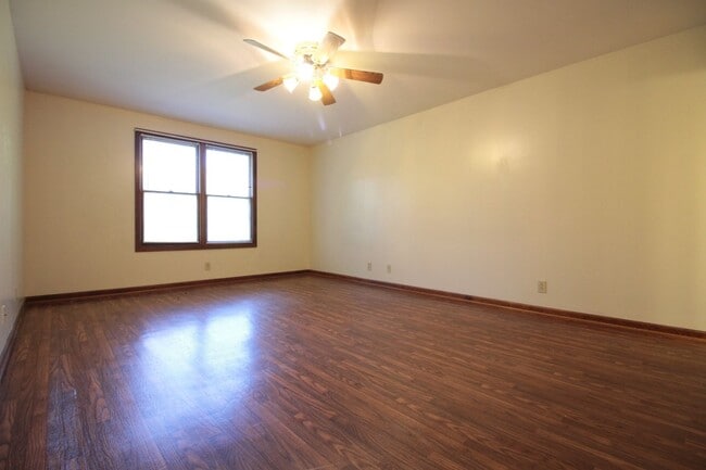 Building Photo - 205 Farmer Rd