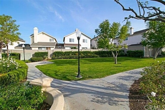 Building Photo - Nicely Renovated Home in Gated Community -...
