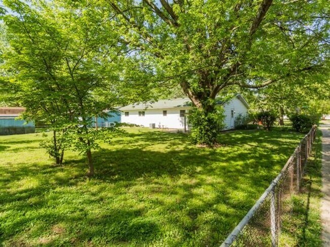 Building Photo - 2400 S Nettleton Ave