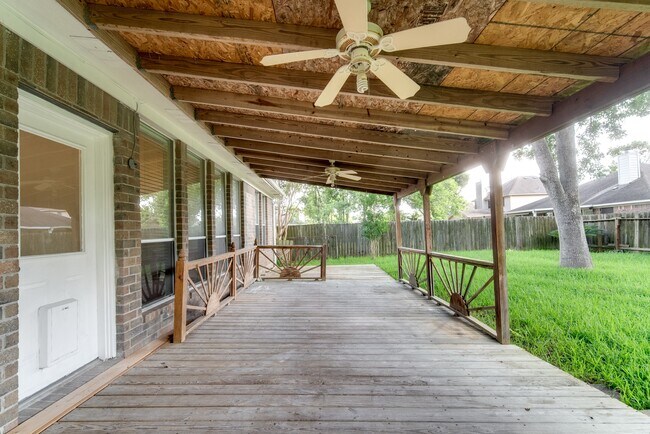 Building Photo - 17143 Summer Hollow Dr
