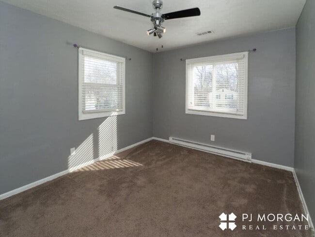 Building Photo - 3 bedroom, 1.5 bath House For Lease