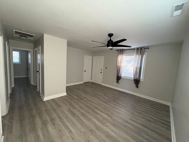 Building Photo - 2 bedroom/1 bathroom home in Greensboro