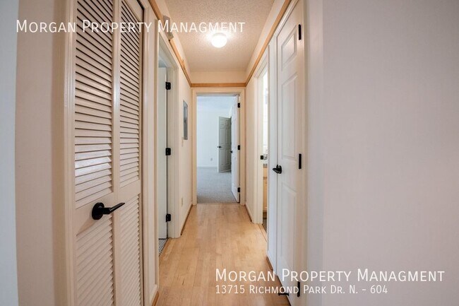 Building Photo - 13715 Richmond Park Dr N