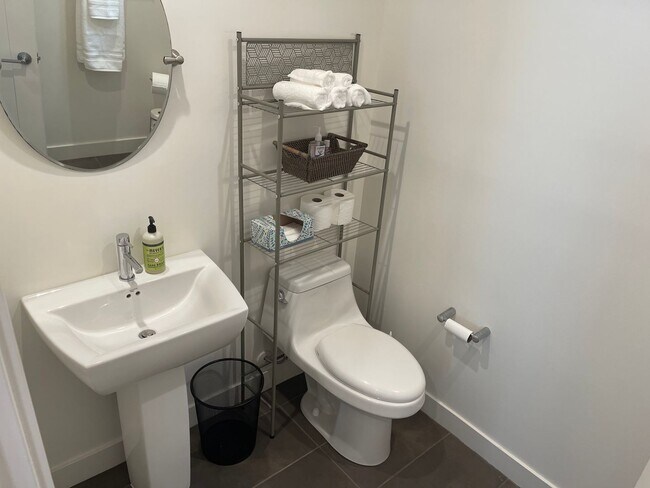 Building Photo - Water views! Less than a block from the ocean! 2 Bed 2.5 Bath Townhome!