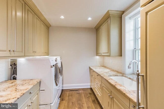 Building Photo - 1911 Stone Ridge Ln