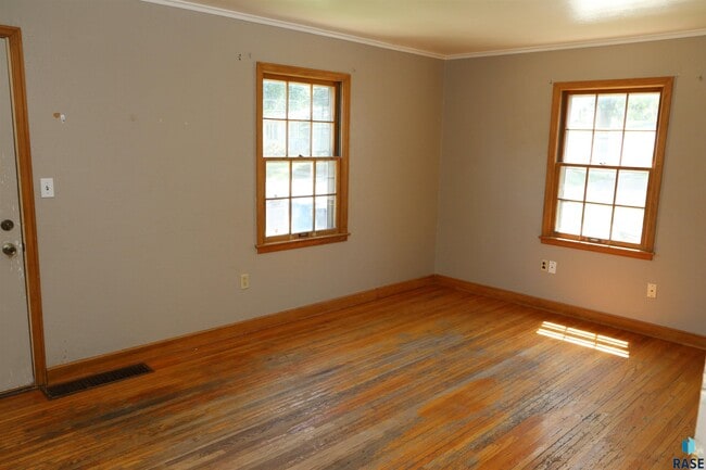 Building Photo - 733 S Glendale Ave