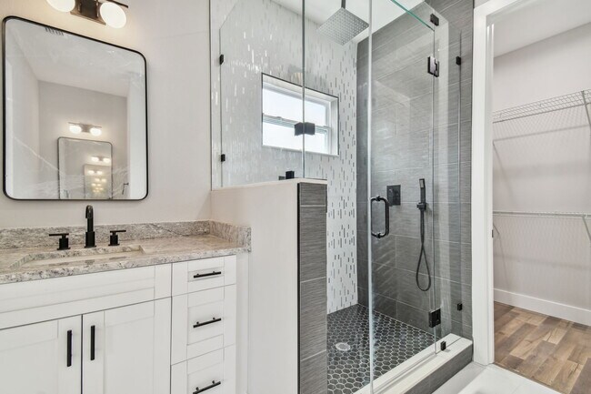 Building Photo - 2840 1st Ave S