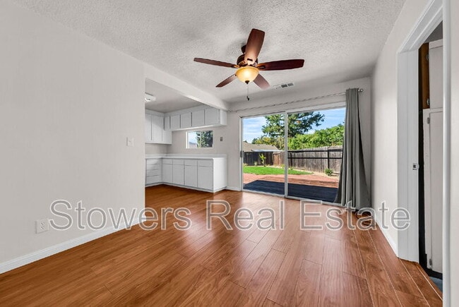 Building Photo - 275 Cameo Dr