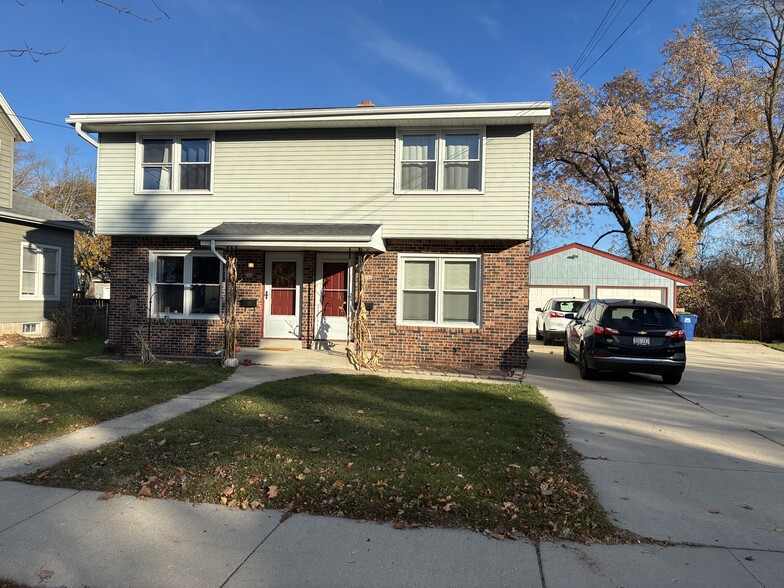 Garage and driveway parking - 240 N Spring St