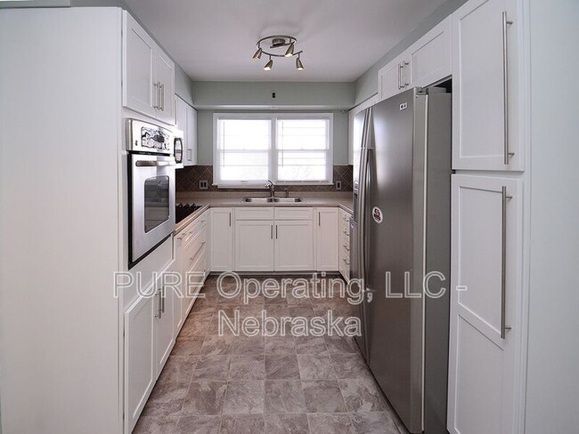 Building Photo - 4921 Bancroft St