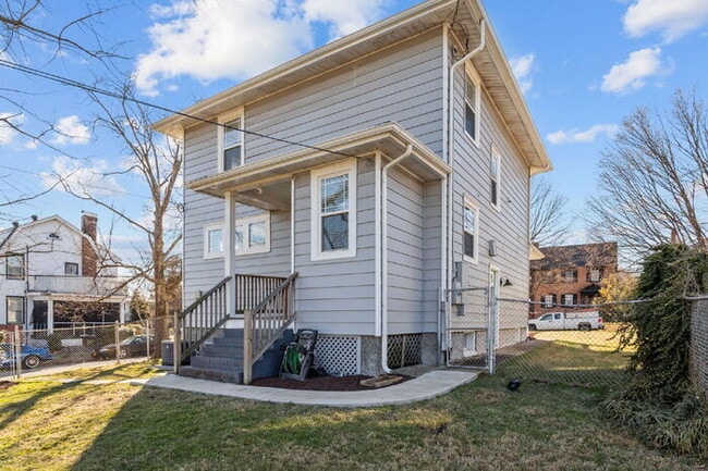 Building Photo - Updated 1920s Colonial in Northside – 3 Bed, 4 Bath – Available Now – $2,895/mo