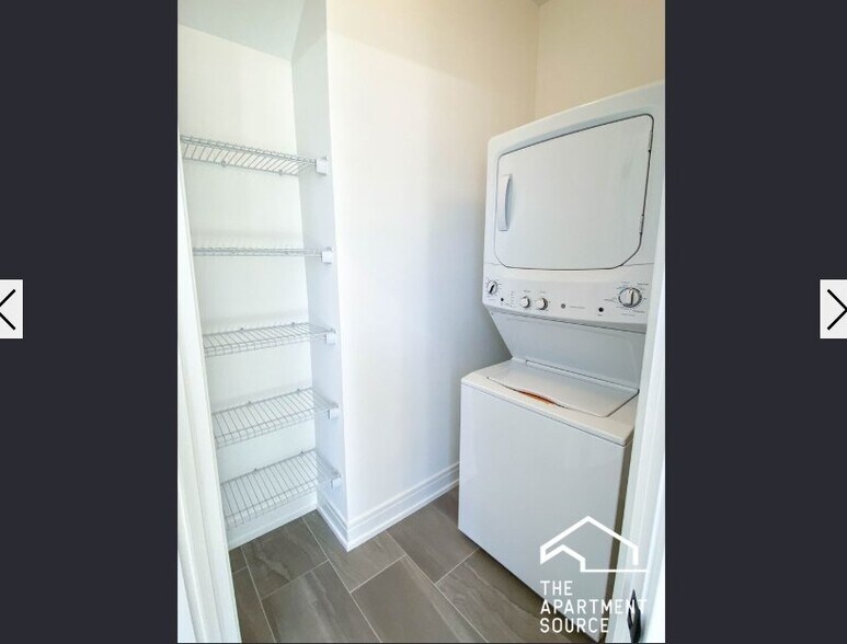 Building Photo - 1050 W Cornelia Ave