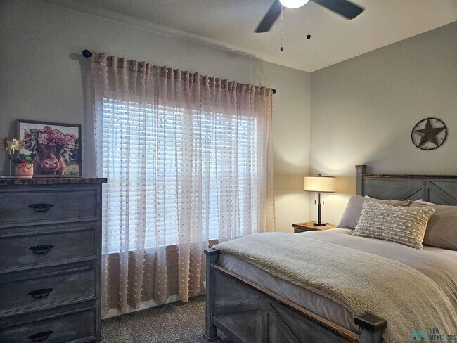 Building Photo - 510 W Dallas Ave