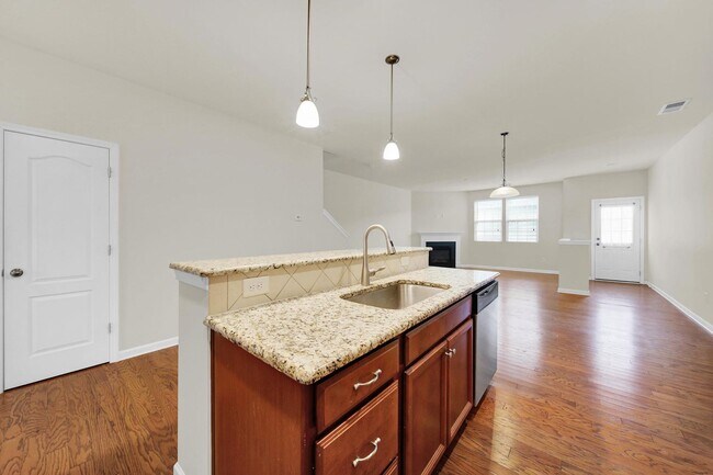 Building Photo - Beautiful Townhome in Indian Land