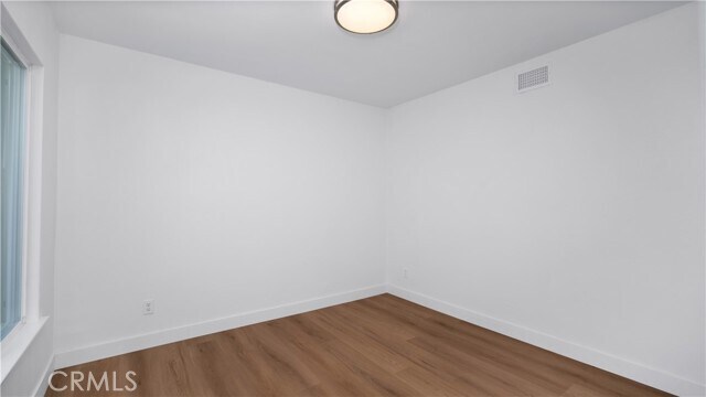 Building Photo - 1152 W Wakefield Ave