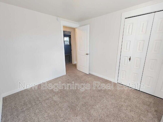 Building Photo - 5330 Silver Spur Ave