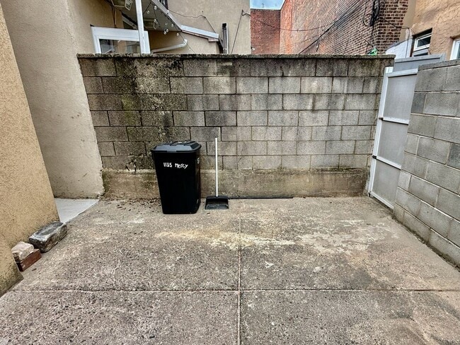 Building Photo - Recently UPDATED 3 BD/1 BA HOUSE in great East Passyunk/LOMO location w/ new Engineered Wood Floo...