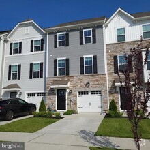 Building Photo - 64 Hamilton Ct