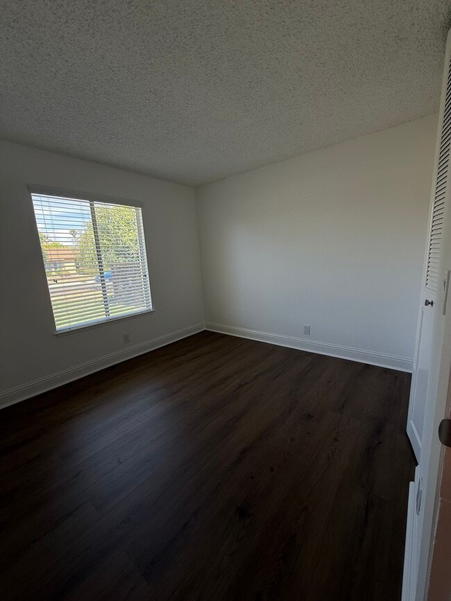 Building Photo - Recently updated home with new floors, paint & bathroom!