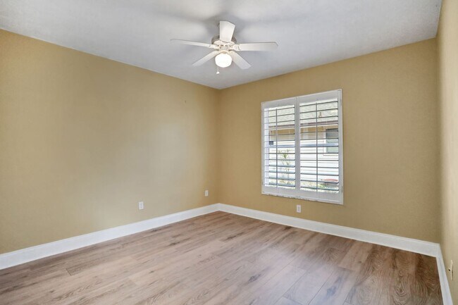 Building Photo - 3/2 in Pelican Bay