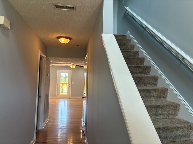 Building Photo - 137 Twin Lakes Dr