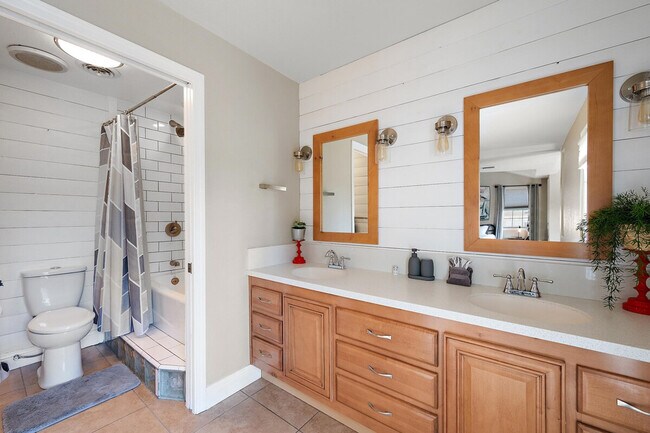 Building Photo - 4332 E Cherokee St