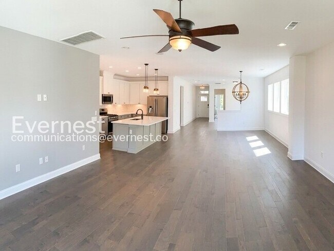 Building Photo - 3-Bed/3-Bath Modern Single Family Home with Attached Garage/Available Soon!