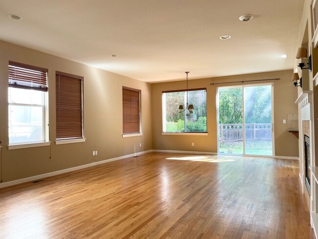 Building Photo - Beautiful 3 Bed 2.5 Bath Home in Redmond