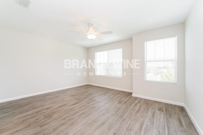 Building Photo - Apply Now 4BED 2.5BATH