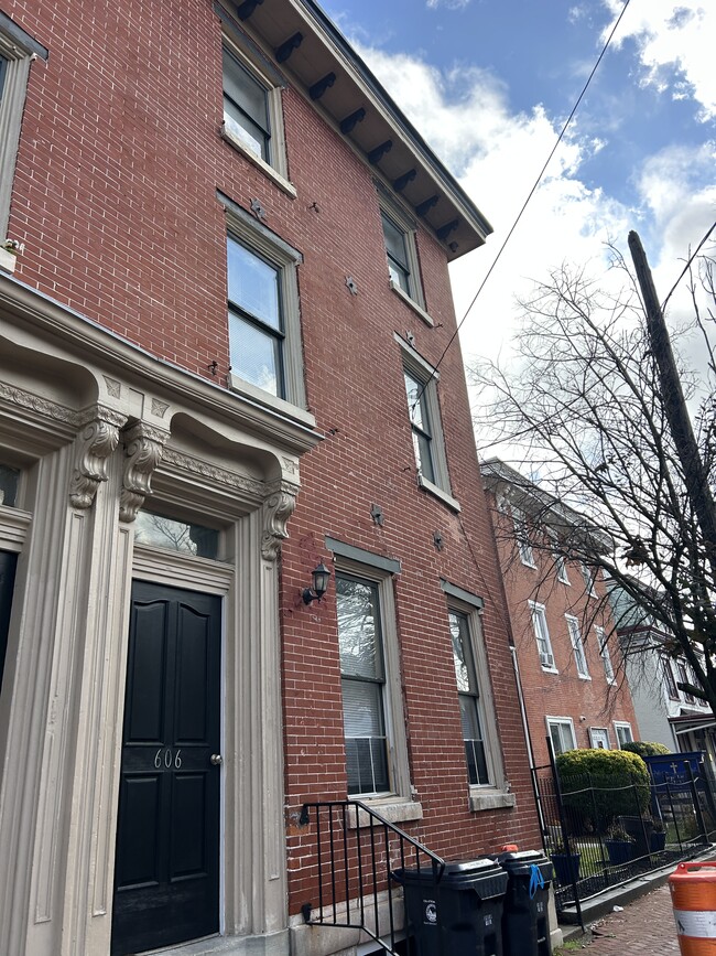 Building Photo - 608 Washington St