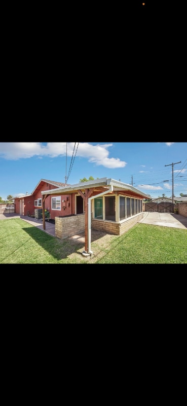 Building Photo - 400 Sunset Dr