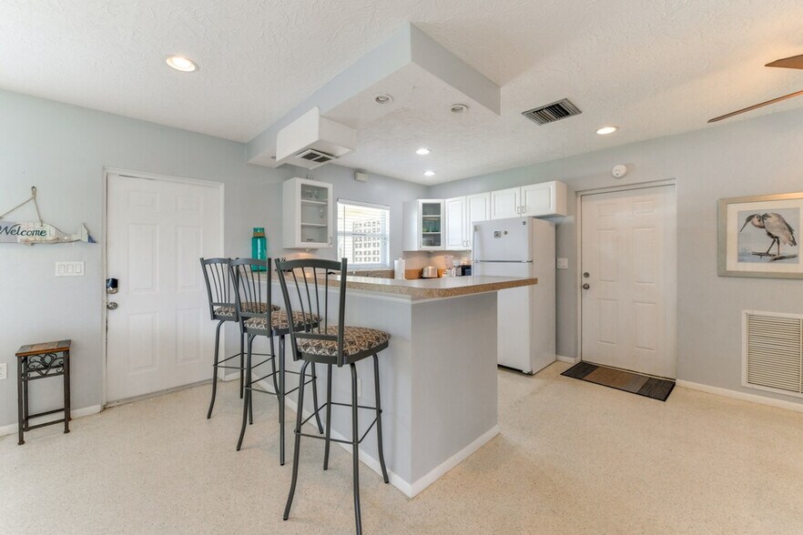 Building Photo - 1648 Idle Ln