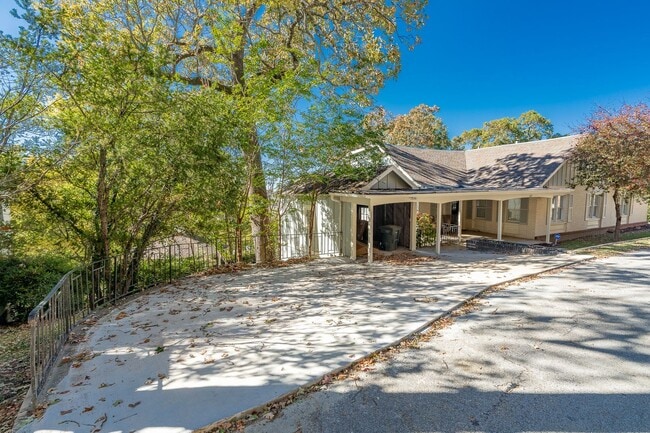 Building Photo - WHAT A VIEW!!! FULLY FURNISHED 5 BEDROOM & 4 BATH ON TOP OF MOUNT SEQUOYAH!!!