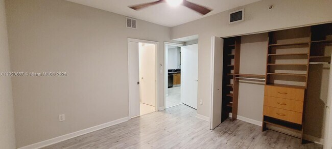 Building Photo - 471 NE 25th St