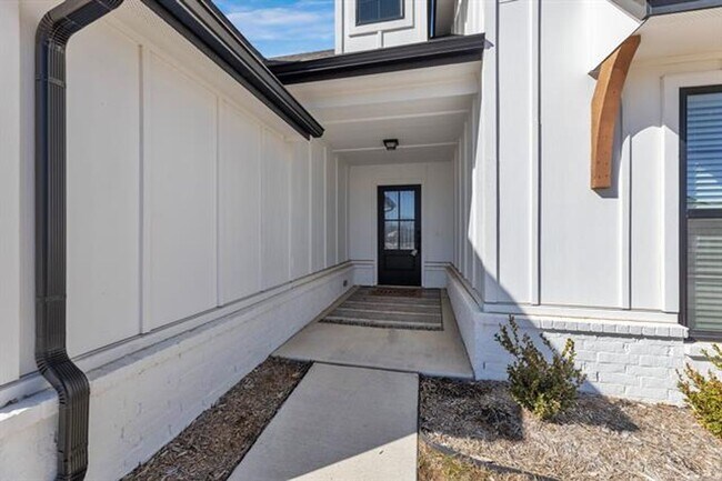 Building Photo - Stunning 4 Bed 3 Bath Broken Arrow Gem