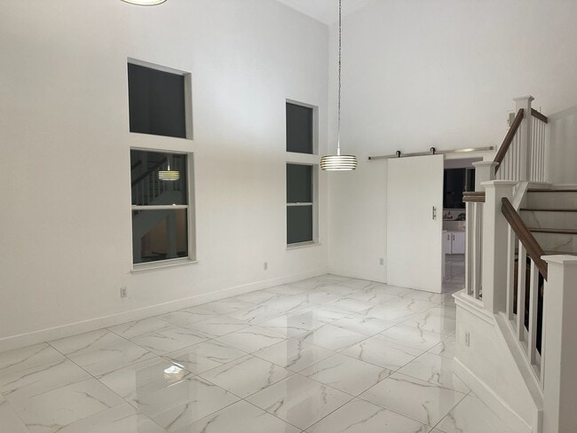 Building Photo - 5701 W Country Ave