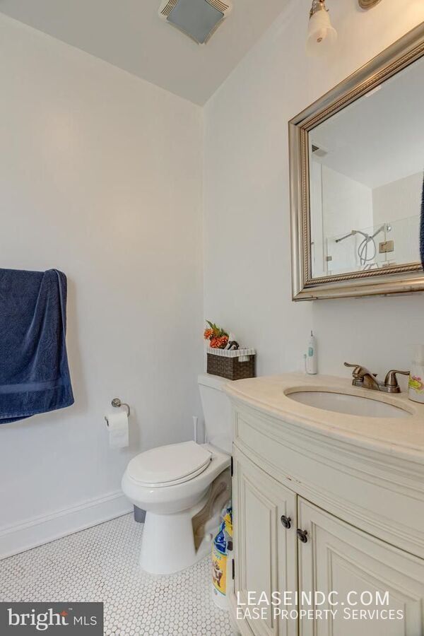 Building Photo - 604 Harvard St NW