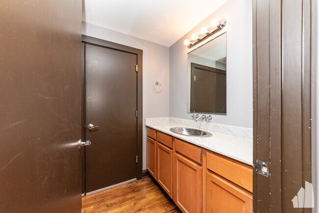 Building Photo - 106 N Aberdeen St