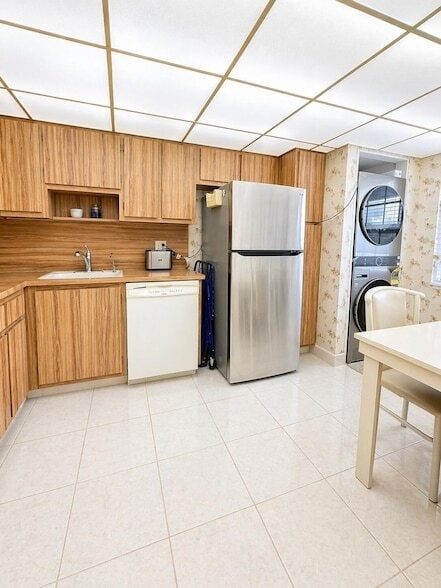 Building Photo - 4015 W Palm Aire Dr