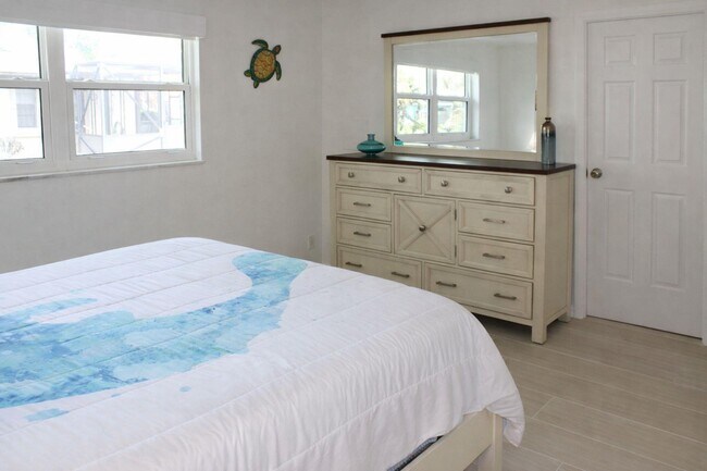 Building Photo - 2066 5th Ct SE