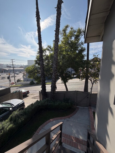 Building Photo - 2113 Montana St