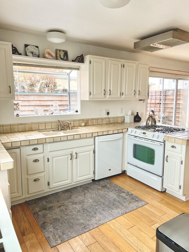 Building Photo - 6232 Tapia Dr