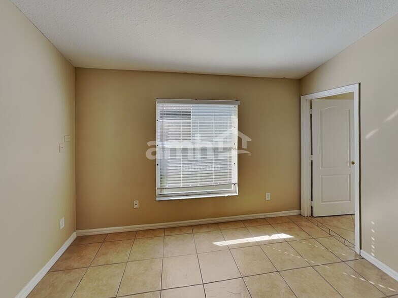 Building Photo - 2600 Deck Ave