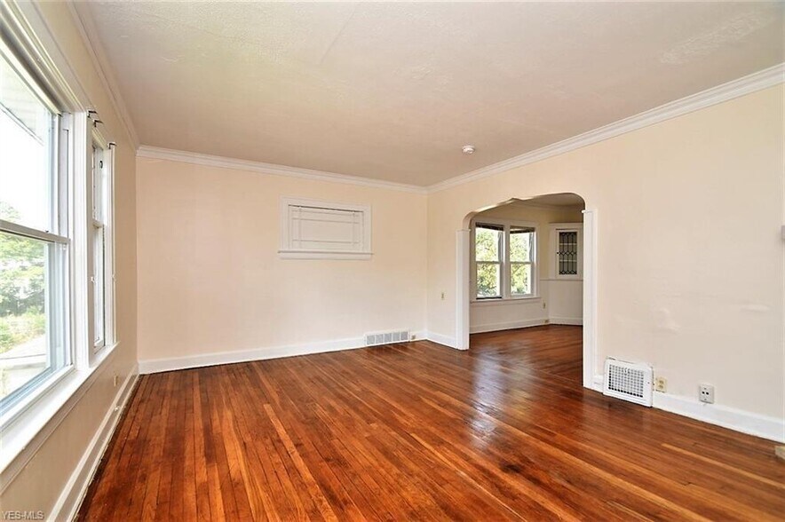 Building Photo - 1331 Nelson St