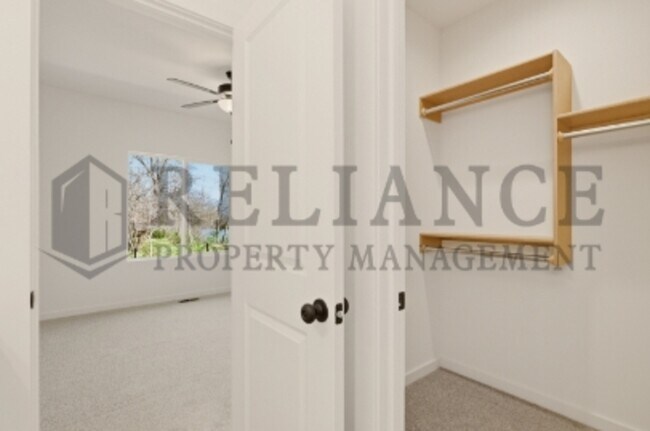 Building Photo - 5301 N Pinecrest Ct