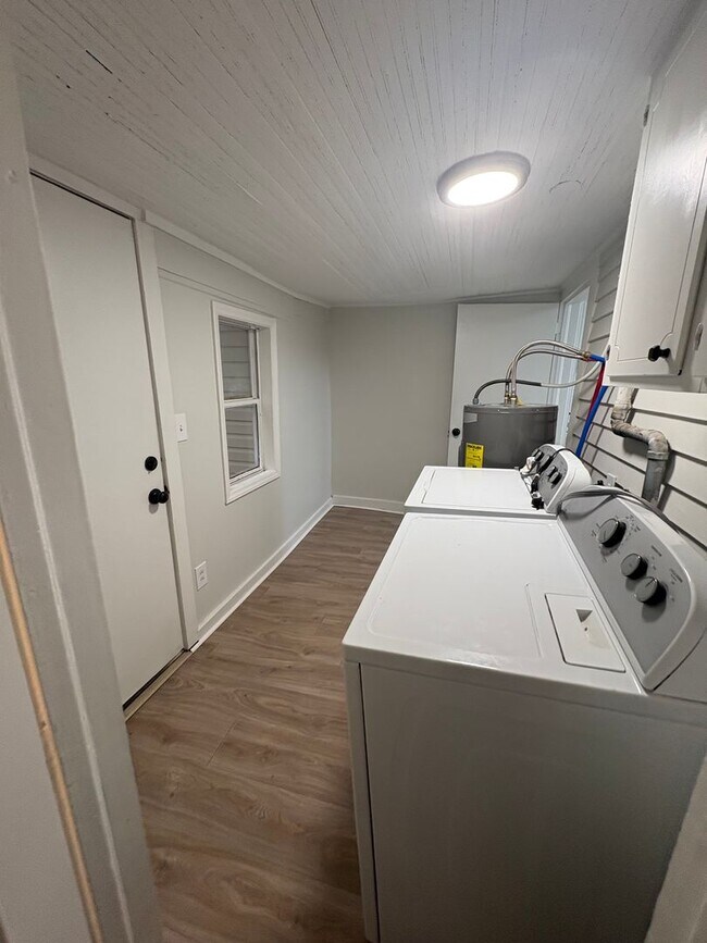 Building Photo - 2423 Patria St