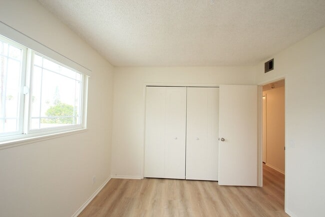 Building Photo - Welcome to this beautifully refreshed 4-bedroom, 2-bath two-story home located in desirable North...