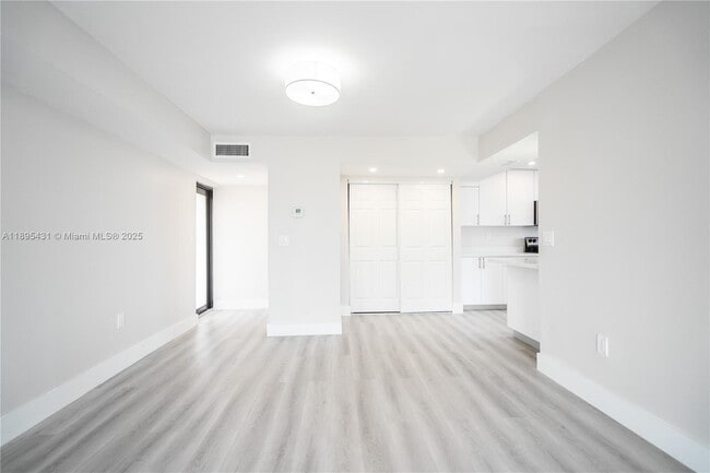 Building Photo - 6960 Rue Vendome
