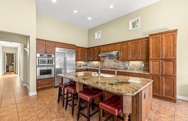 Building Photo - Luxurious Mediterranean 4 bed / 3 bath / 3...